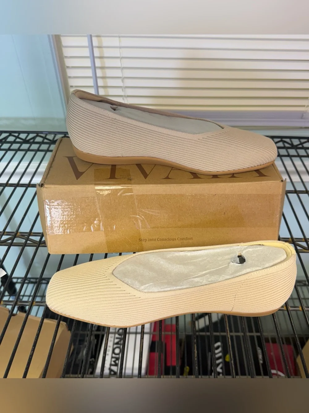 Vivaia Margot square toe v cut flats sz 11
